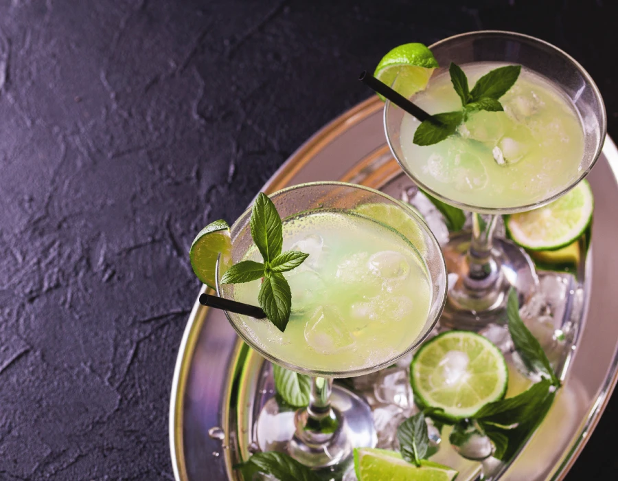 london dry gin rose's sweetened lime juice 